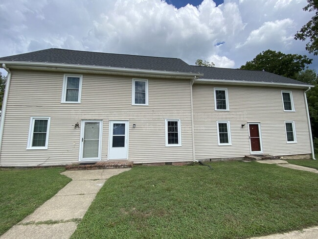 Building Photo - 210 Milford St Unit B