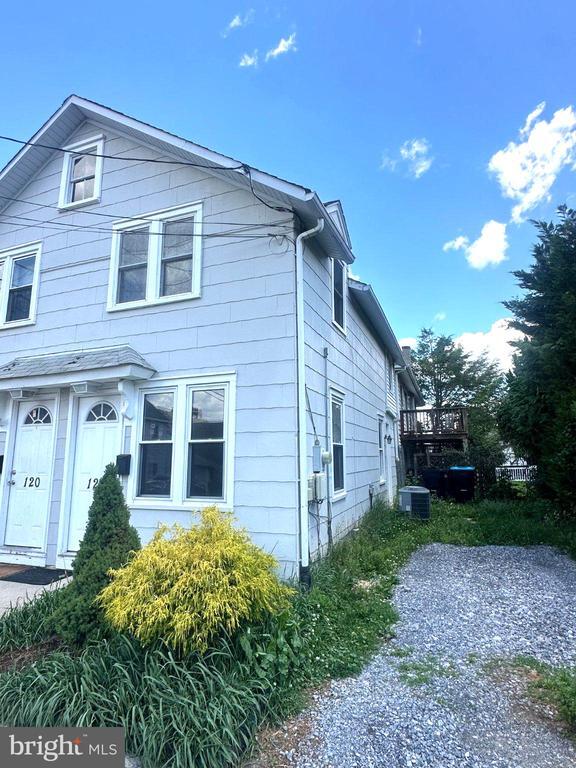 Photo - 122 S Chestnut St