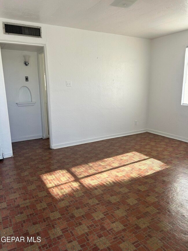 Photo - 557 Bataan Cir