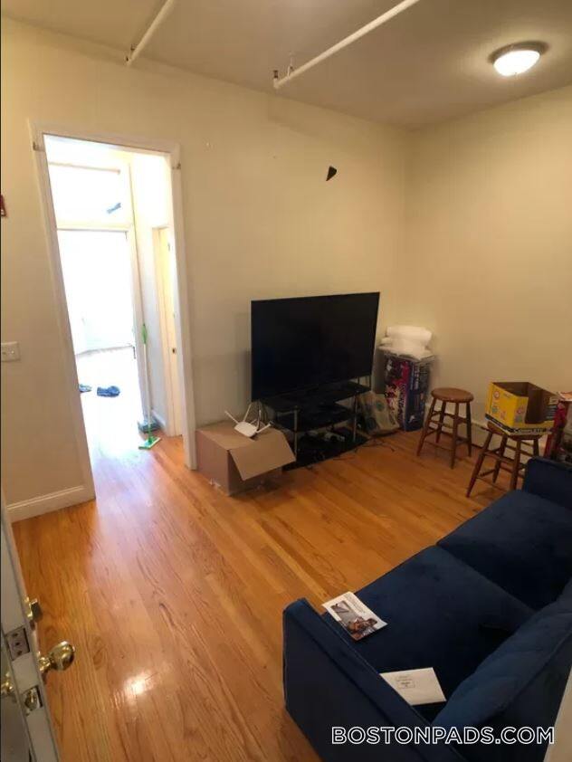 Building Photo - 84 Fenway