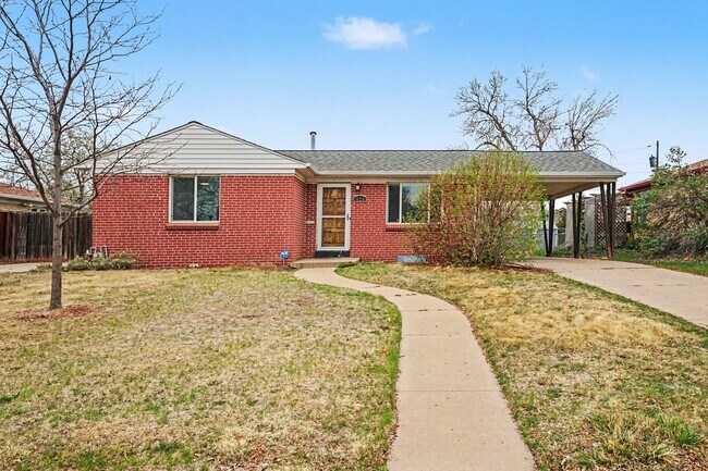 Building Photo - 424 S Locust St