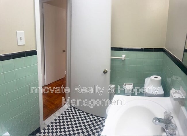 Photo - 910 E Sharpnack St