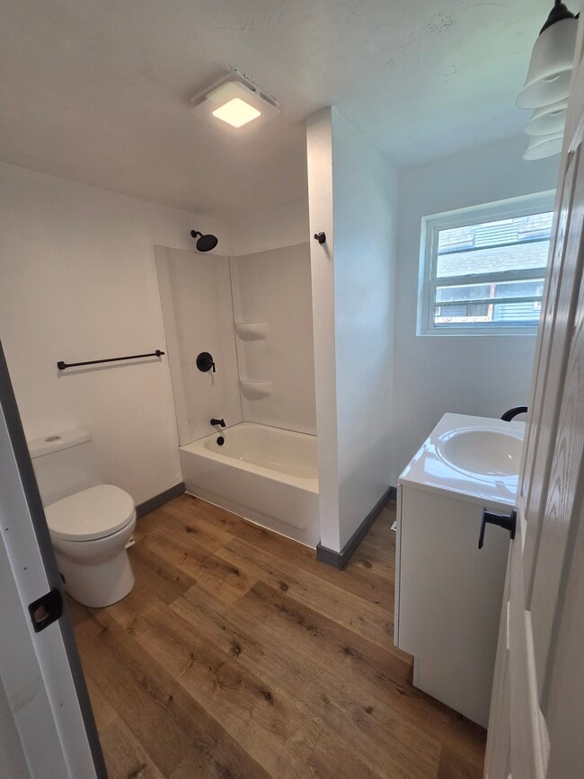Photo - 741 Marinette Ave