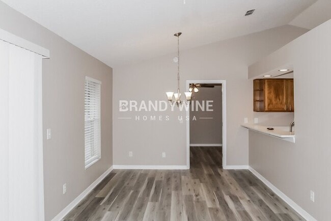 Photo - 110 Meadowglen Ct