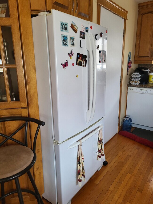 Photo - 575 Appleby St Unit B