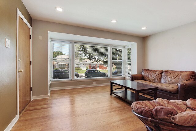 5755 S Meade Ave Unidad 1