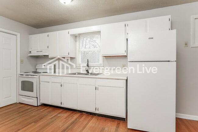 Photo - 808 Gordon St