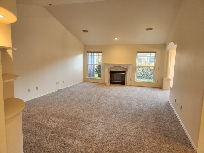 Photo - 3 bed 2 bath, close to Carrie Blake Park a...