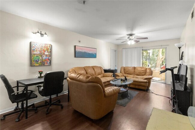 Photo - 3921 SW 34th St Unit 204