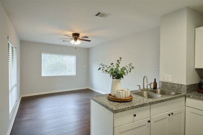 Photo - 51 Harbour Row Dr