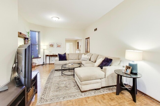 Photo - 922 W Fullerton Ave Unit 1