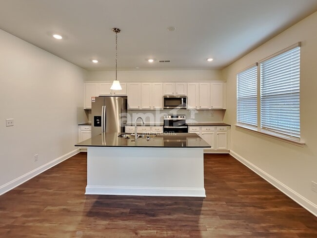 Photo - 559 Rivermist Dr