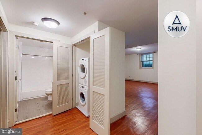 Photo - 11 E Chase St Unit T03