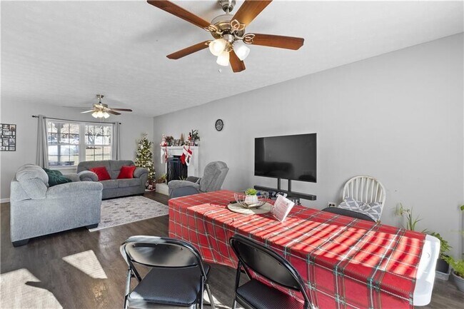 Photo - 284 Oak Ridge