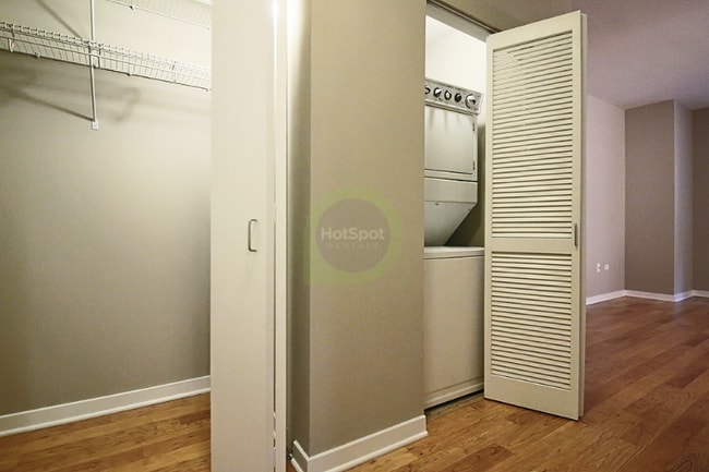 Photo - 175 W Randolph St