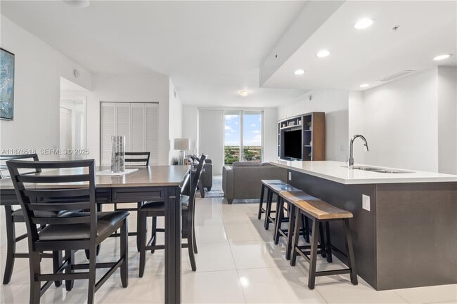 Building Photo - 7875 NW 107th Ave Unit 709