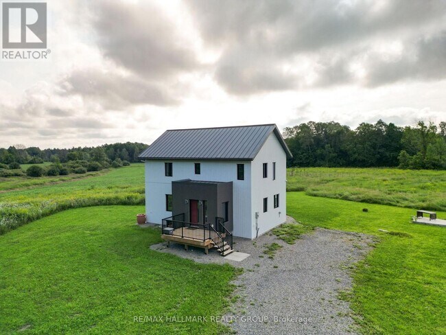 Photo - 165 Knapp St