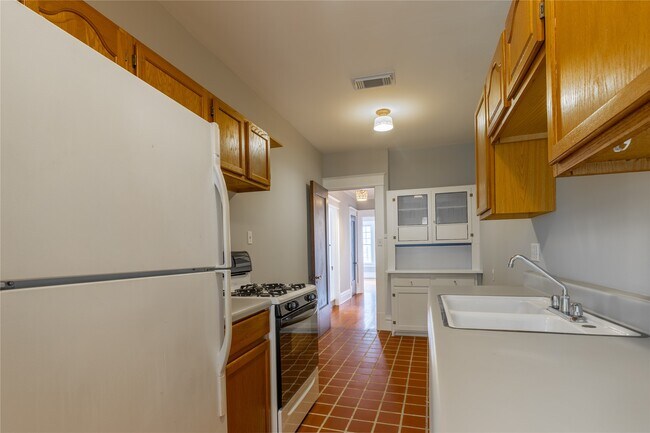 Photo - 806 Winbern St Unit 2