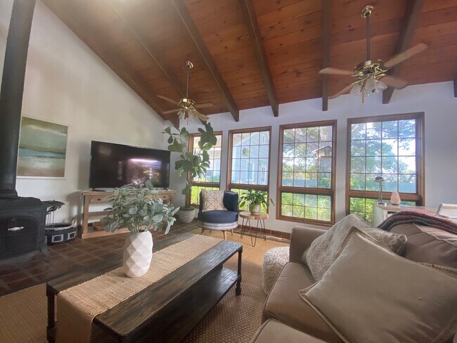 Photo - 138 Serafin St