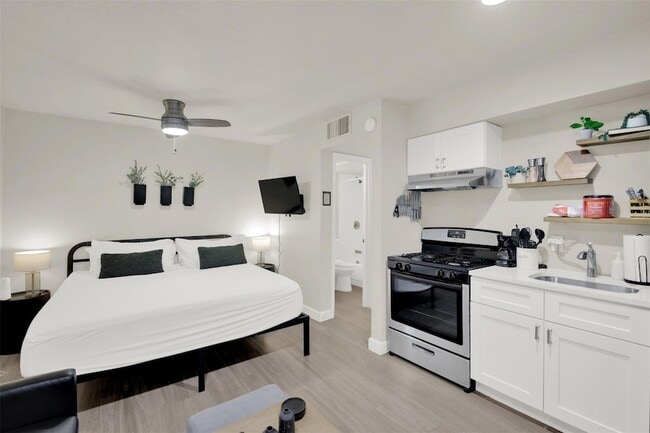 Photo - 4501 Speedway Unit 104