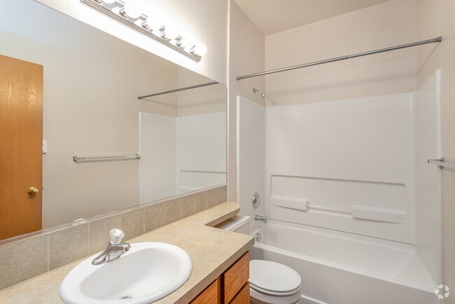 1BR, 1BA - 900SF - Townhouse