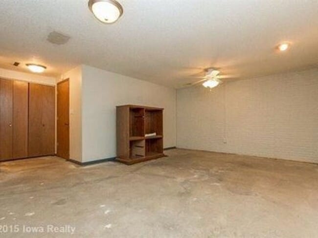Building Photo - 3 bedroom 2 bath Rental