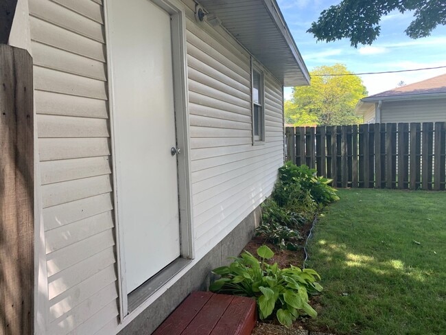 Building Photo - Williamsville!! Move in 10/03/2025! Rental