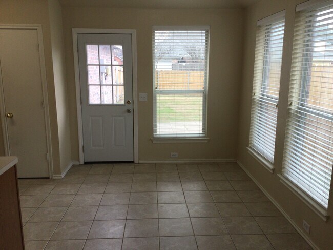 Photo - 702 Fleming St