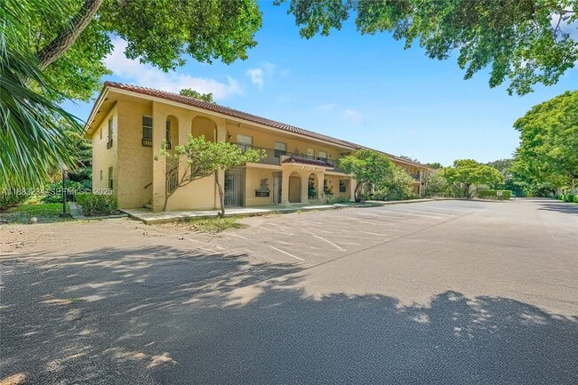 Building Photo - 9158 NW 40th St Unit 201-1