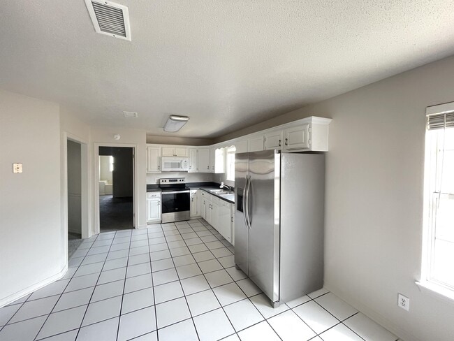 Photo - 2212 Peachwood Ct