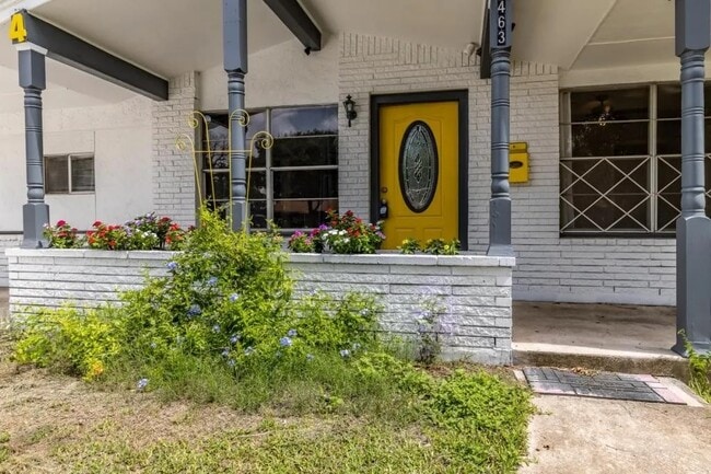 Photo - 463 Sprucewood Ln