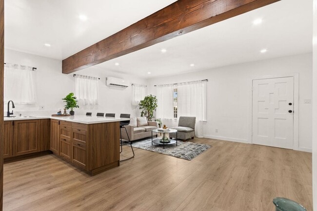 Photo - 1244 W 107th St