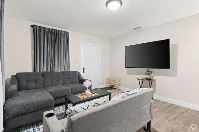 Building Photo - 3606 E Genesee St Rental