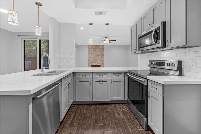 Photo - 233 Litchfield Ln