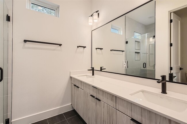 Photo - 590 Old Ml Rd