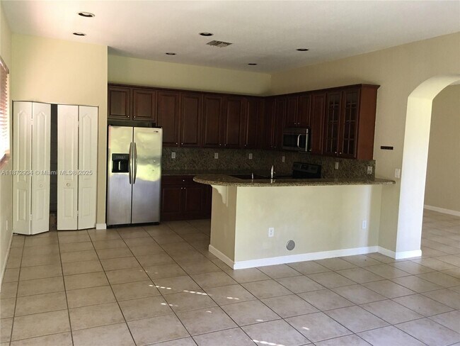 Photo - 16637 SW 52nd St