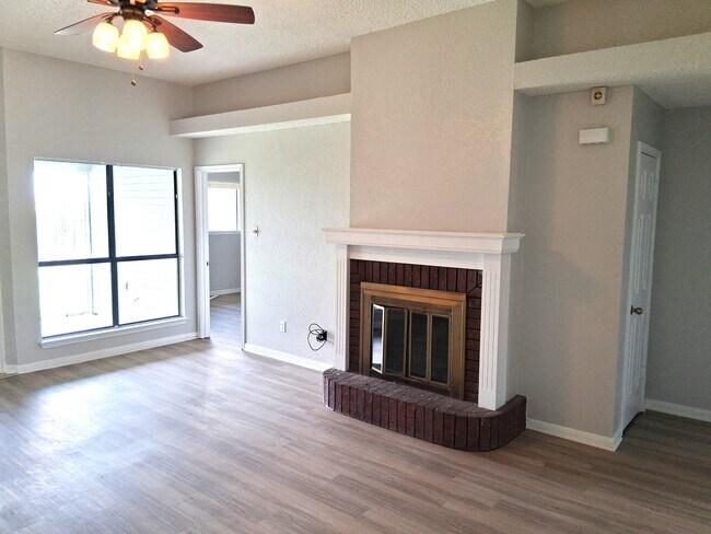 Photo - 3801 Riverrock Dr