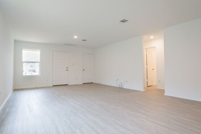 Photo - 4220 Revetment Way