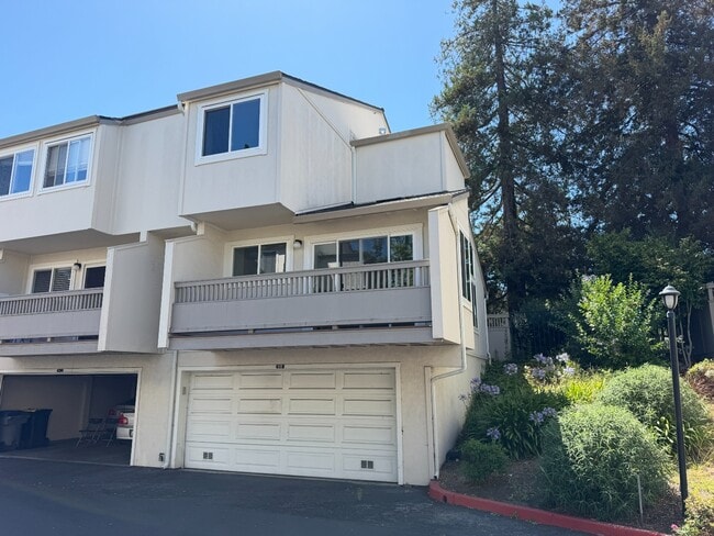 Building Photo - Spacious 2-Bedroom Townhouse with Private Patio