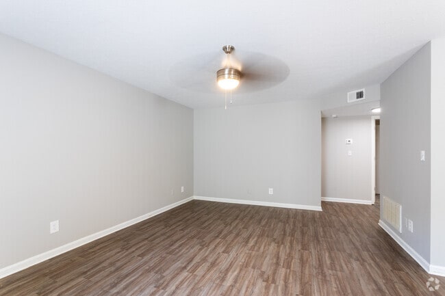 2BR, 1BA - 1000 SF - Living Room