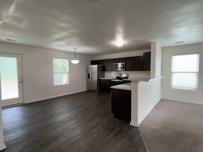 Photo - 114 Rockingham Way
