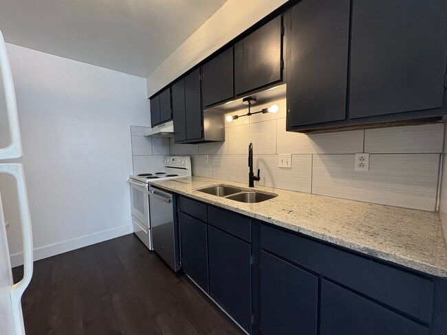 Photo - 30 Emery Way