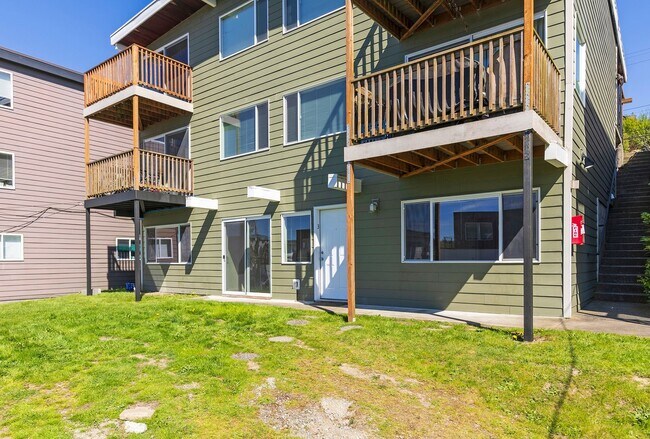 Building Photo - Large 2 Bedroom, 2 Bathroom with GREAT Lay... Unit 3405-03 Rental