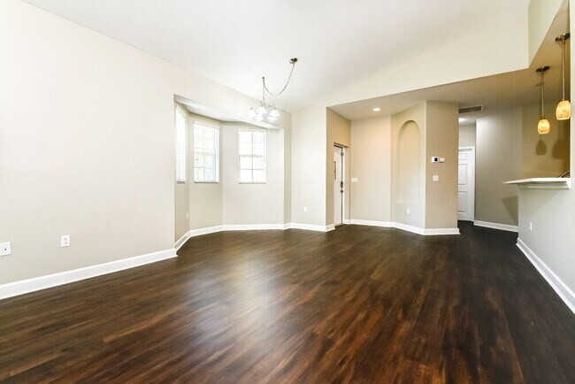 Photo - 311 28th St W