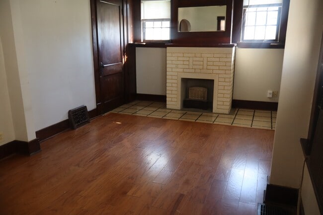 Photo - 308 W Mulberry St