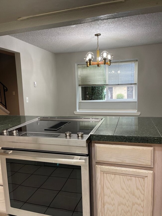 Photo - Roomy Lynnwood Townhouse-Style Condo With Upgrades