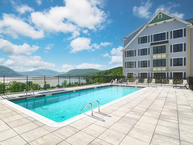 Terraza de la piscina - East Point on Hudson