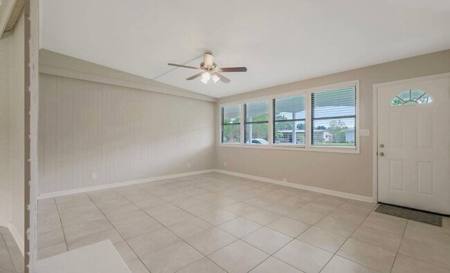 Photo - 8526 Bengalin Ave