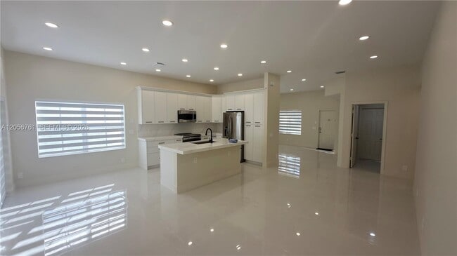 Photo - 692 Maplewood Ct