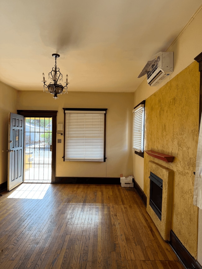 Living room with natural light - 525 N 1st Ave